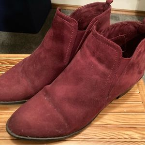 Francesca Ankle booties in burgundy